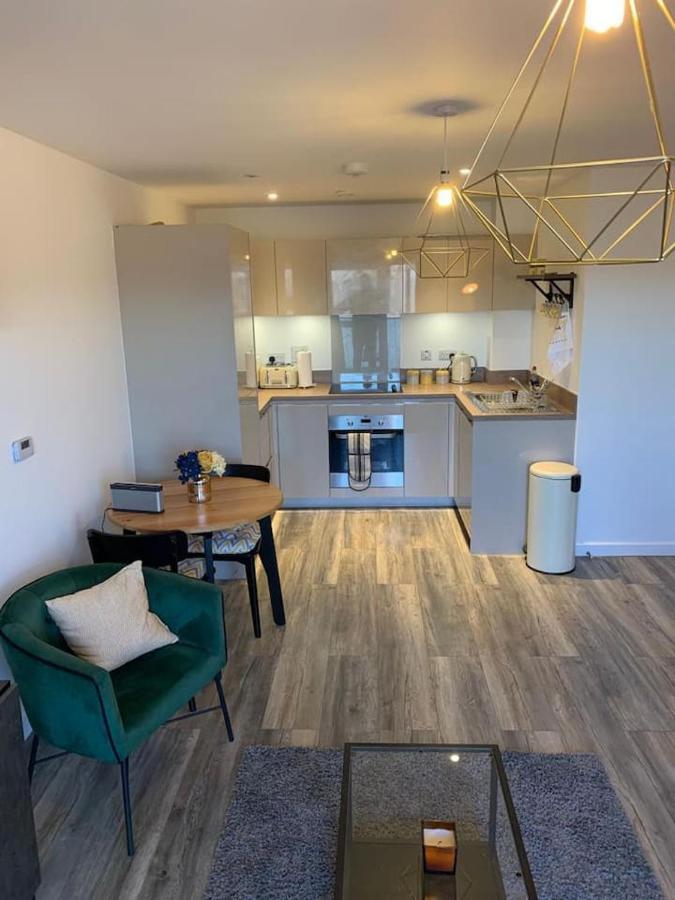 Lovely 1-Bed Serviced Apartment With Free Parking West Thurrock Exterior foto